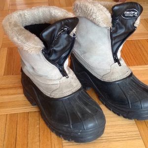 Snow boots winter boots for kids. Size 5. Youth